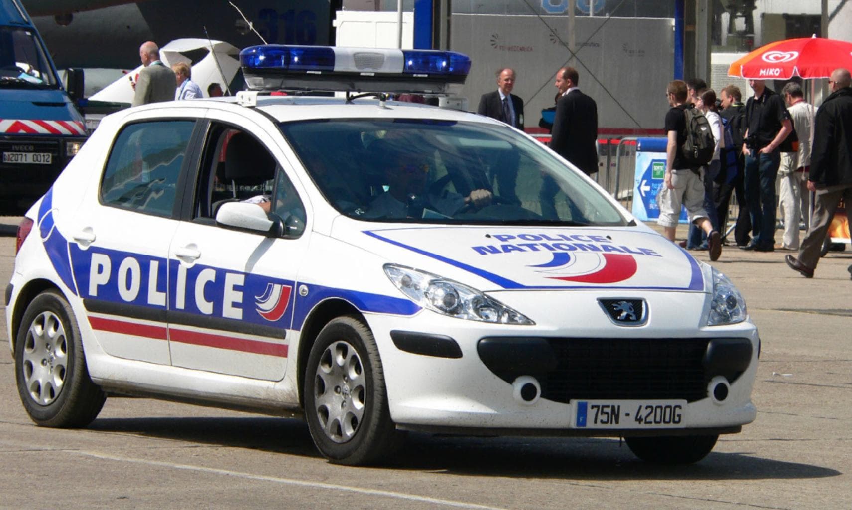 Martigues : fusil d’assaut et cagoules découverts dans une voiture volée après un refus d'obtempérer, l’individu est un clandestin sénégalais