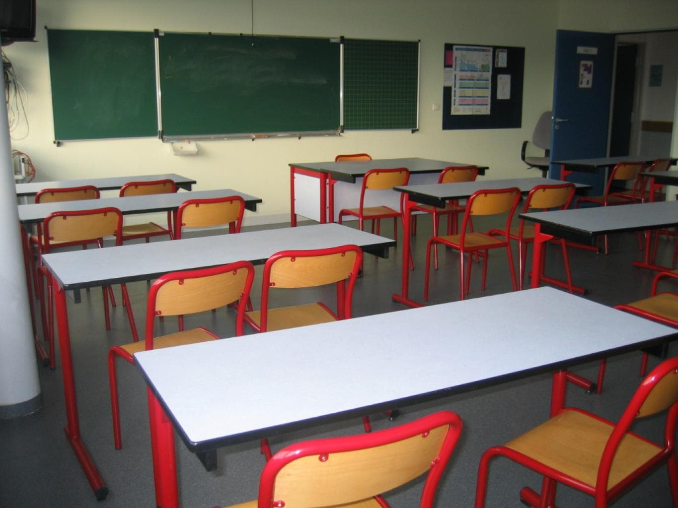 Des clowns mangeurs de frites et empoisonneurs de biscuits sèment la panique dans une école maternelle