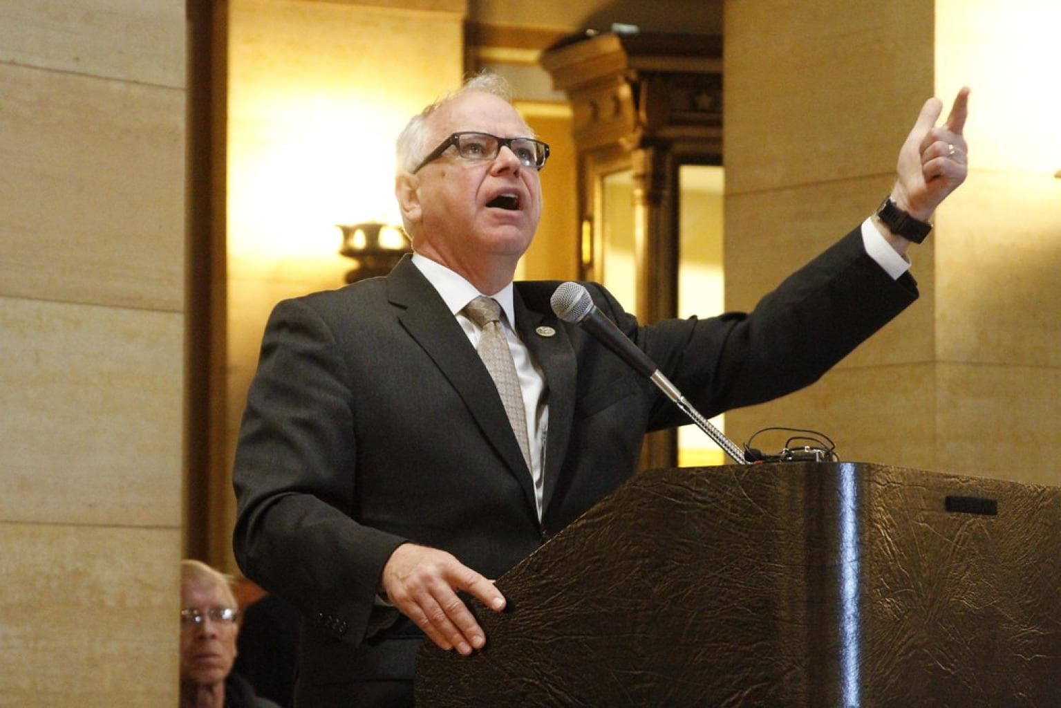 Tim Walz se fait épingler pour une fake news