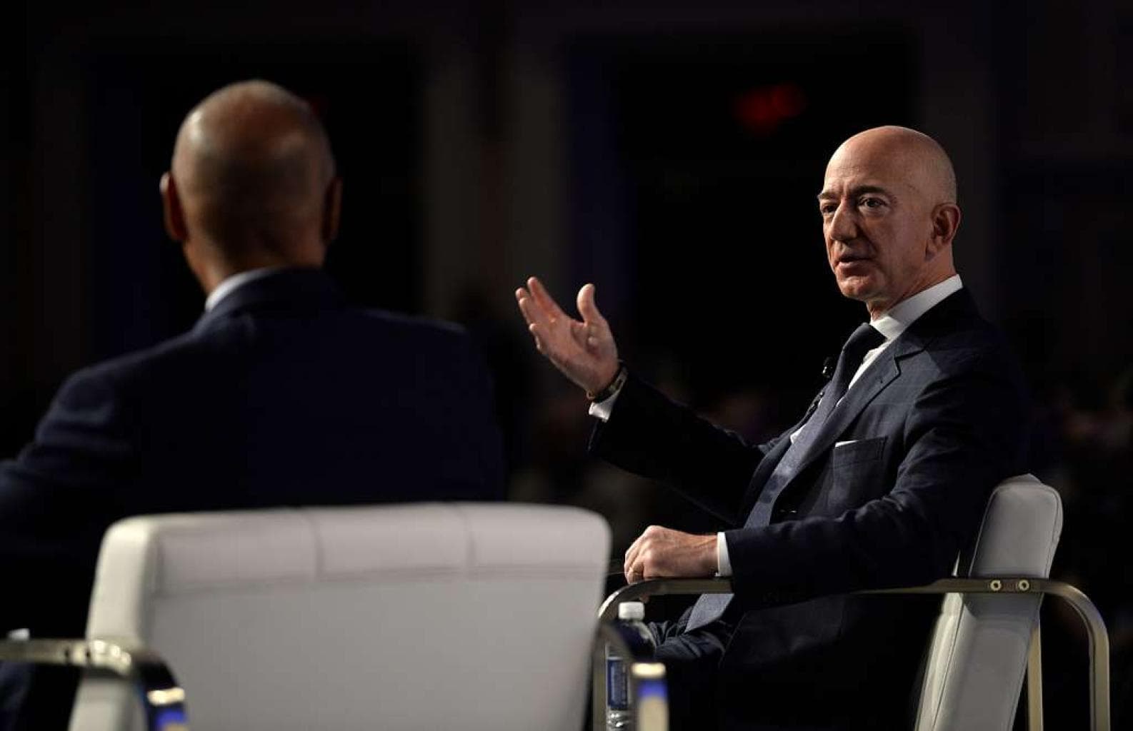 Jeff Bezos critique la partialité des médias américains