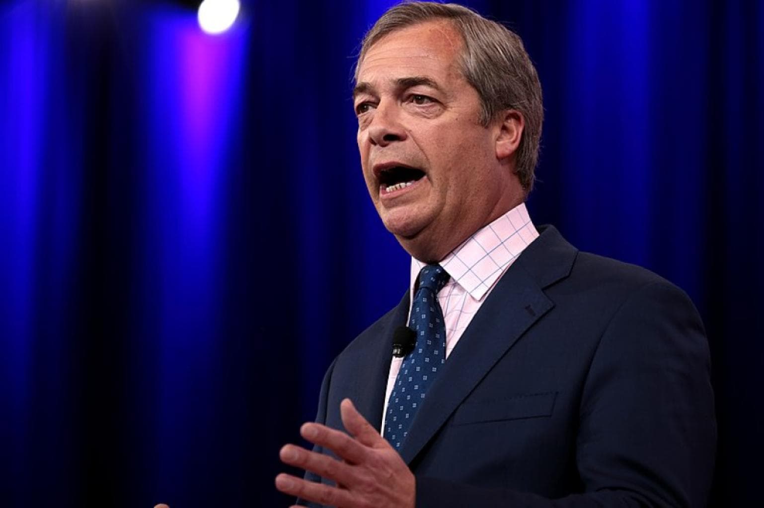 Affaire des assistants parlementaires au Royaume-Uni : Farage échappe à l’inéligibilité, mais doit rembourser