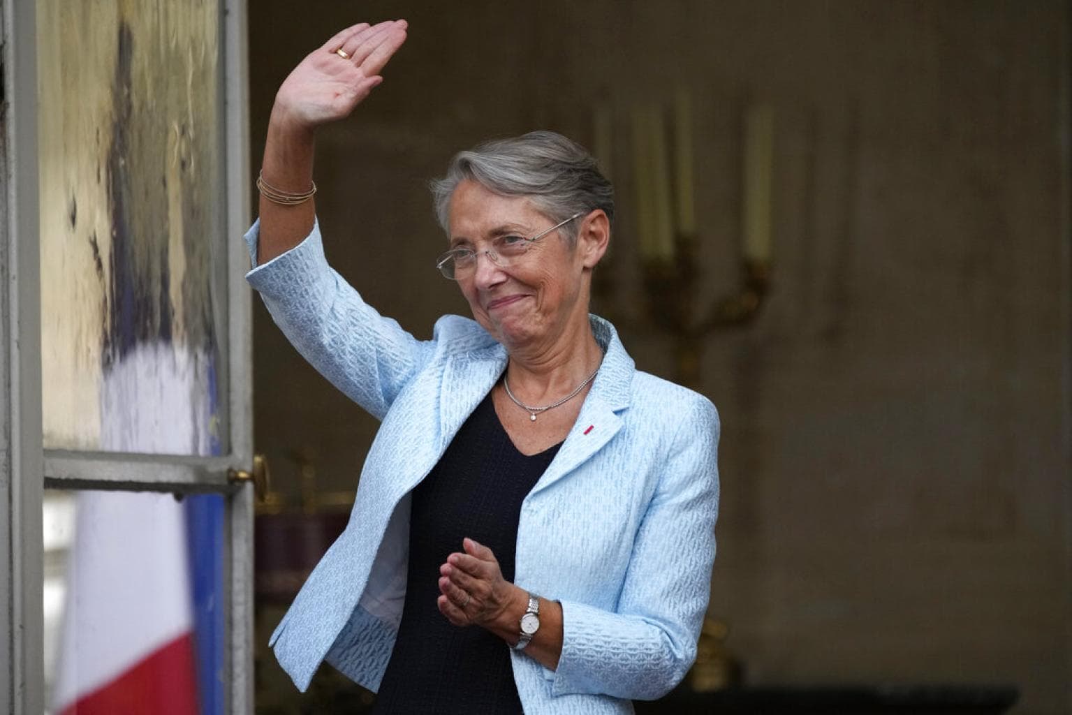 Emmanuel Macron décorera Élisabeth Borne de la Légion d'Honneur lundi prochain