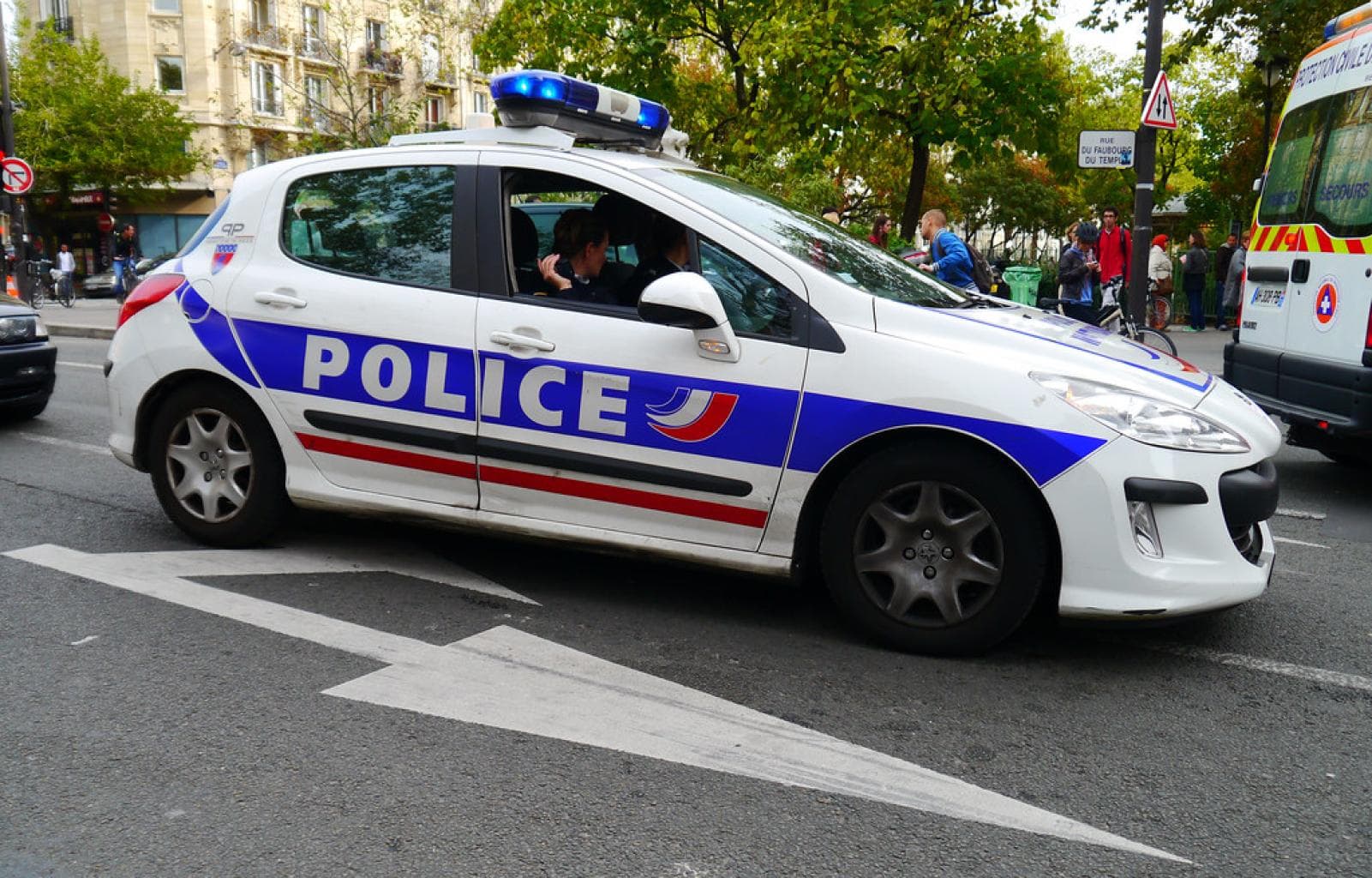 Paris : un migrant algérien blesse deux policiers