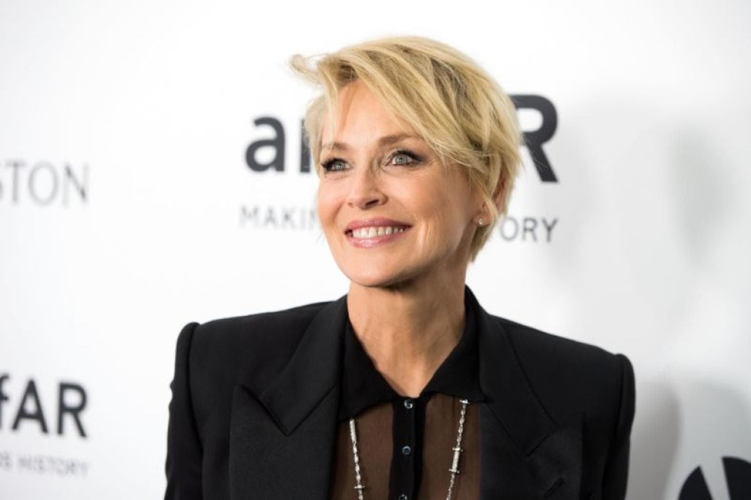 « Un pays en pleine ignorance et arrogance » : Sharon Stone s'emporte après la victoire de Trump