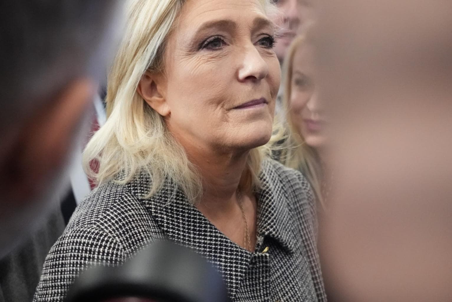 Marine Le Pen sur CNews : un étonnant dialogue avec la droite