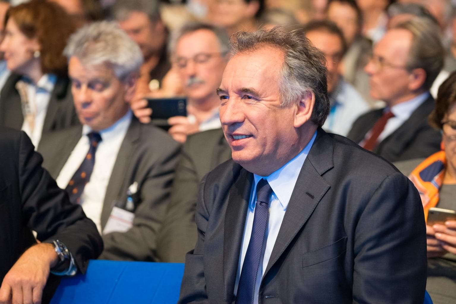 Le chantage de Bayrou : un escadron pour « La Maison blanche » et une ligne aérienne en sursis