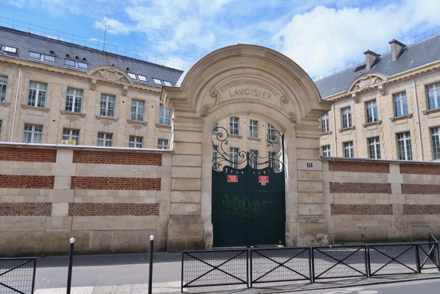 Cher : une adolescente de 17 ans a été violée dans les toilettes de son lycée