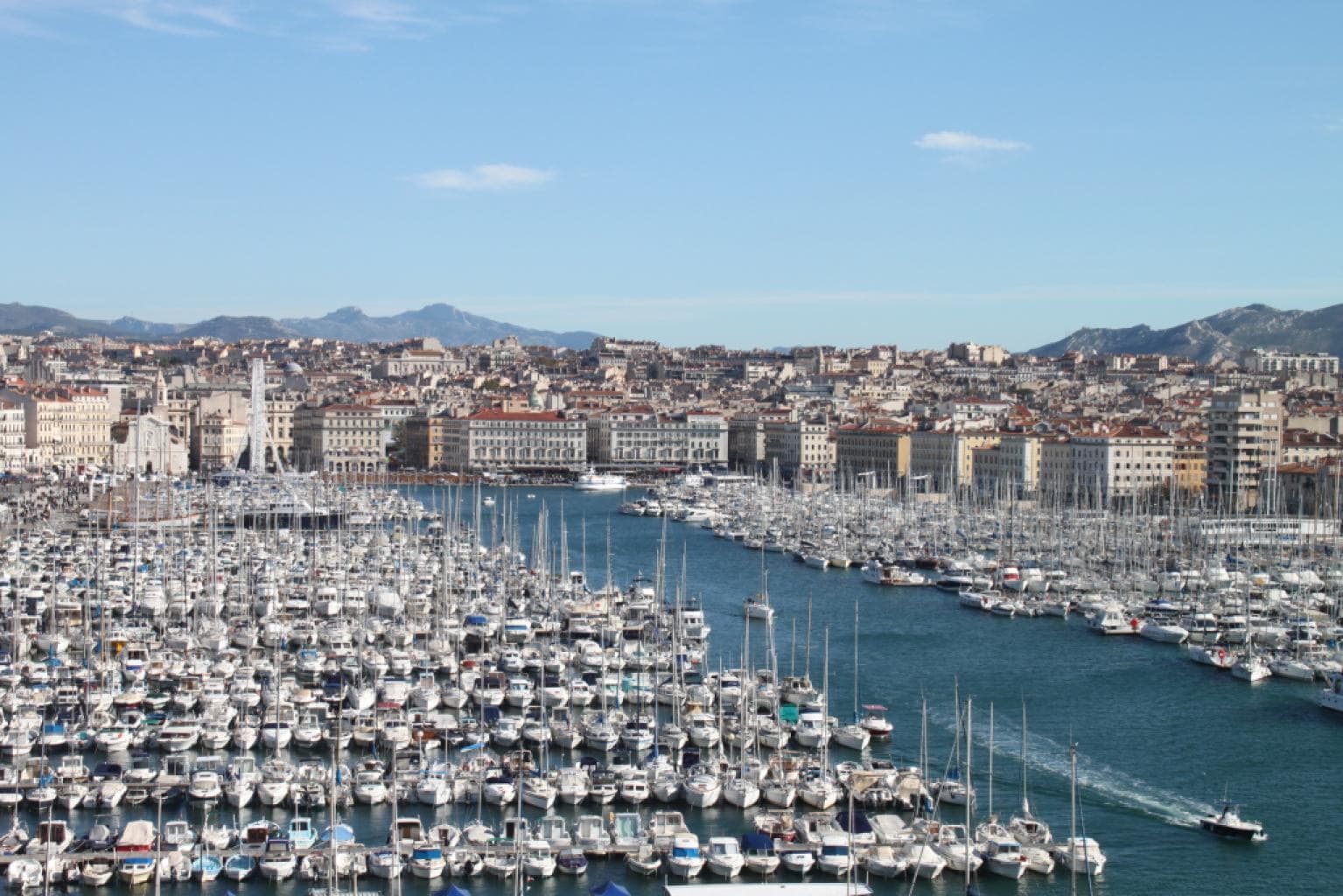 Un videur tué d'une balle dans la tête à Marseille après avoir expulsé un client de la boîte de nuit