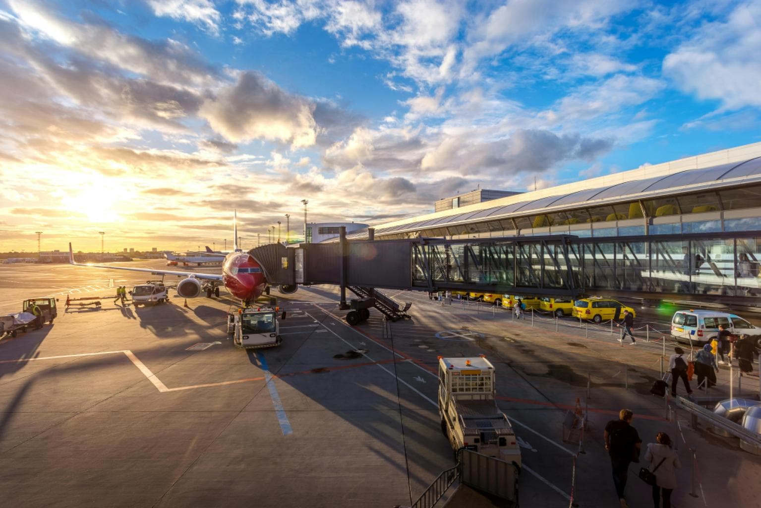 Aéroport Charles-de-Gaulle : des militants d’extrême-gauche distribuent des tracts pour bloquer les expulsions d’OQTF