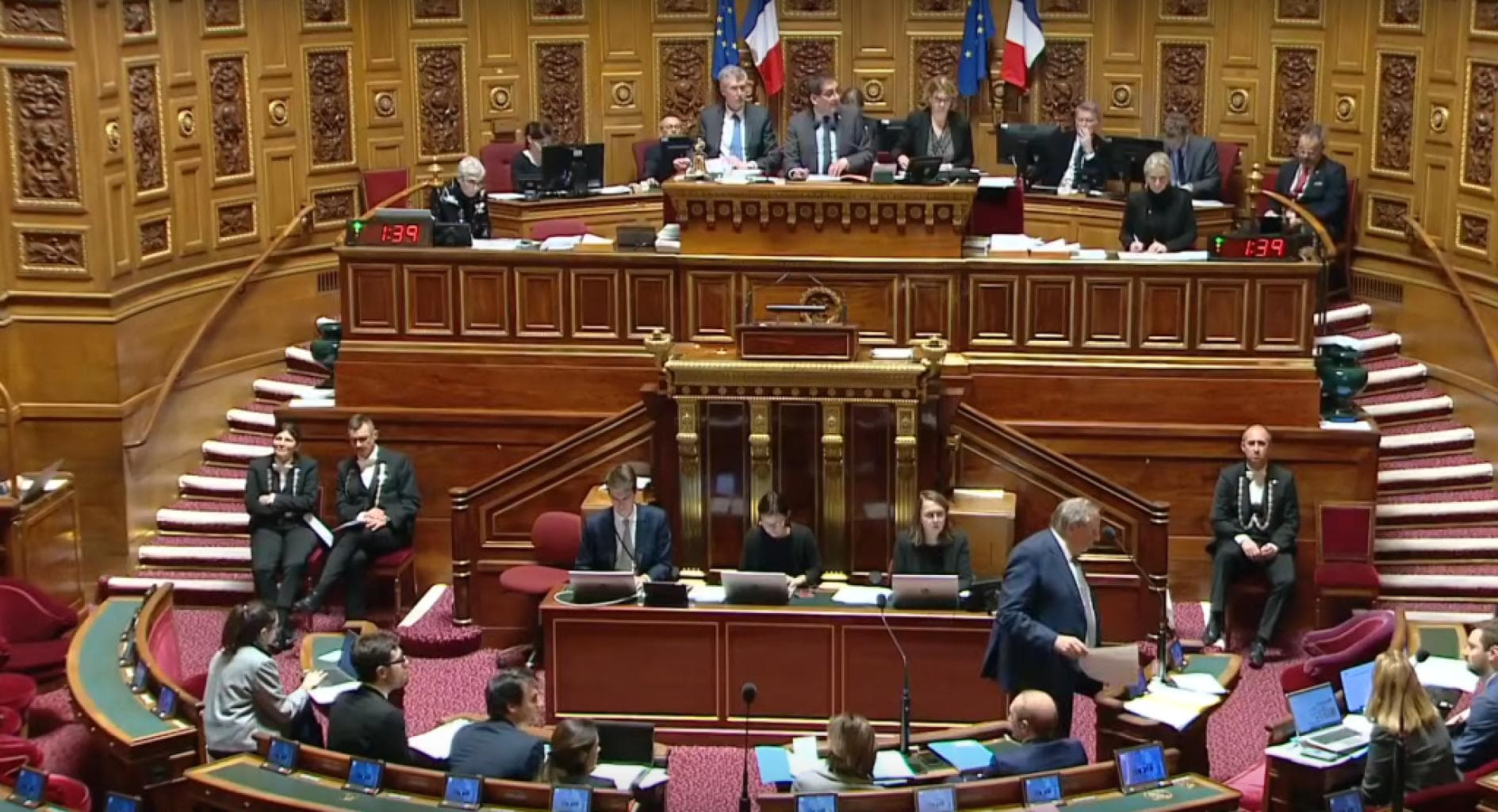 Budget 2025 : le Sénat vote pour mettre fin aux privilèges des anciens présidents de la République et Premiers ministres