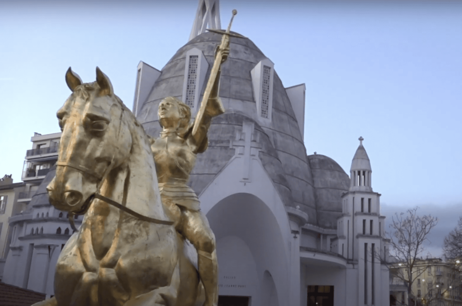 Atelier Missor : une ville hongroise prête à accueillir la statue de Jeanne d’Arc, après son retrait à Nice