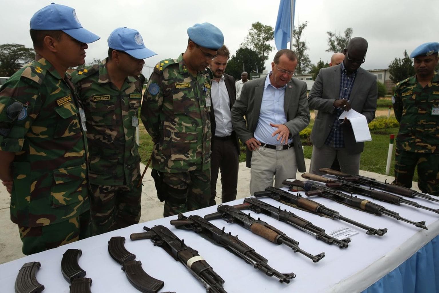 RDC : l’ambassade de France à Kinshasa attaquée par des manifestants, Jean-Noël Barrot dénonce un acte « inadmissible »