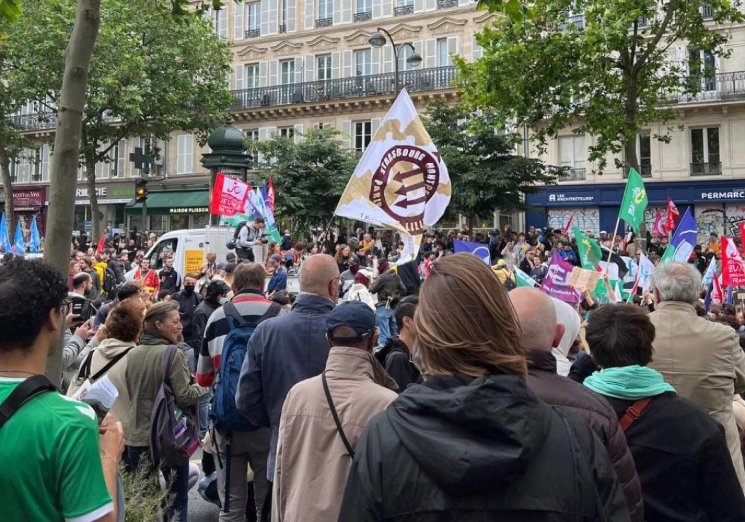 Manifestation anti-RN à Paris : du Parti Socialiste à la violence