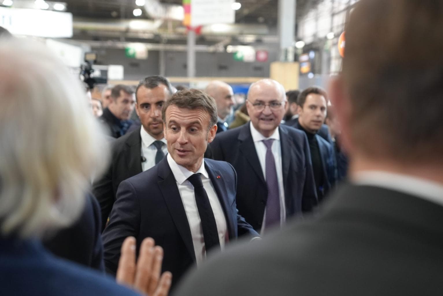 Estimations de second tour des législatives : Macron désavoué, une majorité difficilement absolue pour le RN