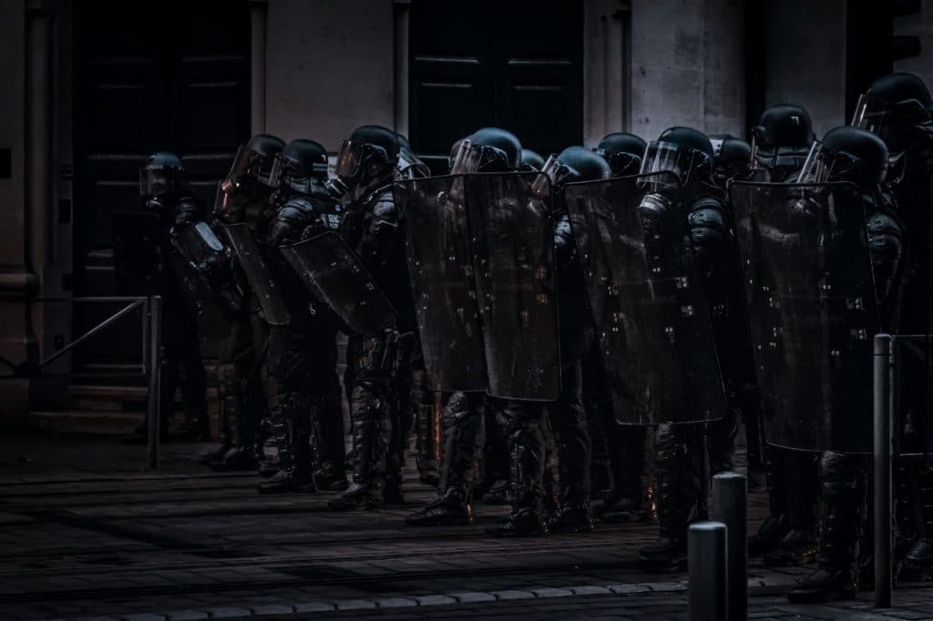 Les banlieues pourraient-elles être sauvées par l’armée ?