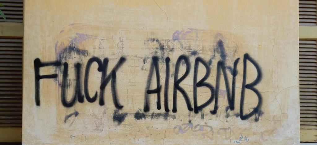 Vers un durcissement des locations Airbnb ?