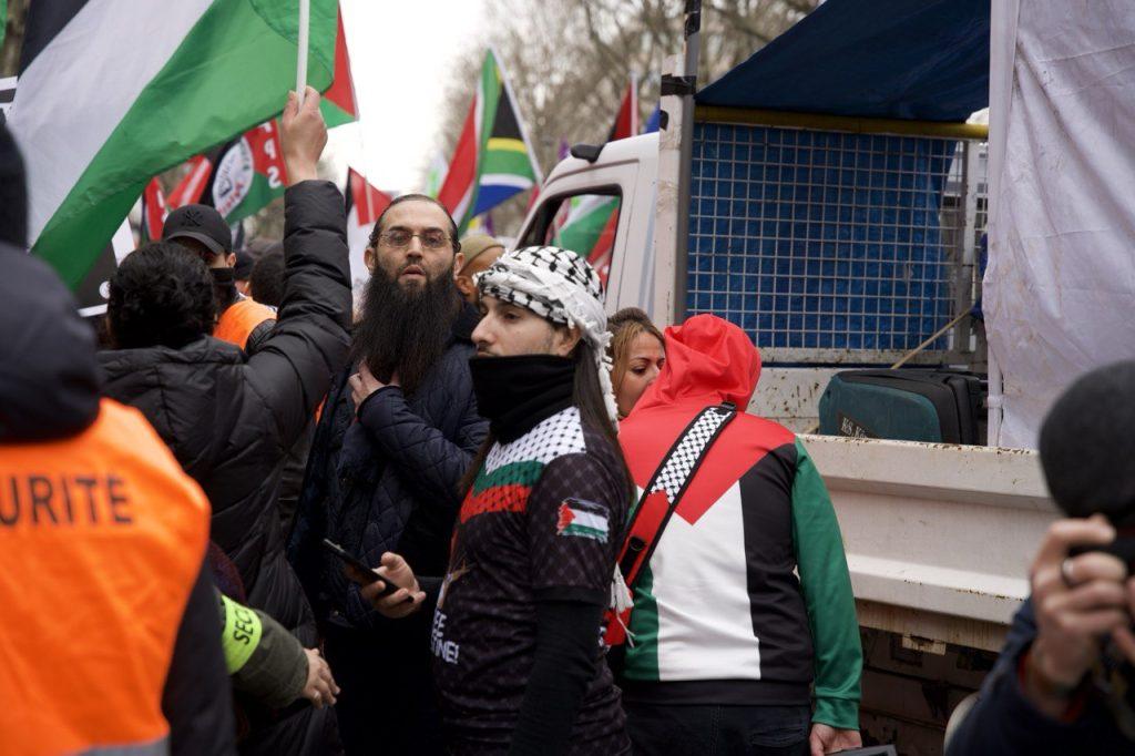 La proximité troublante entre des députés LFI et Urgence Palestine