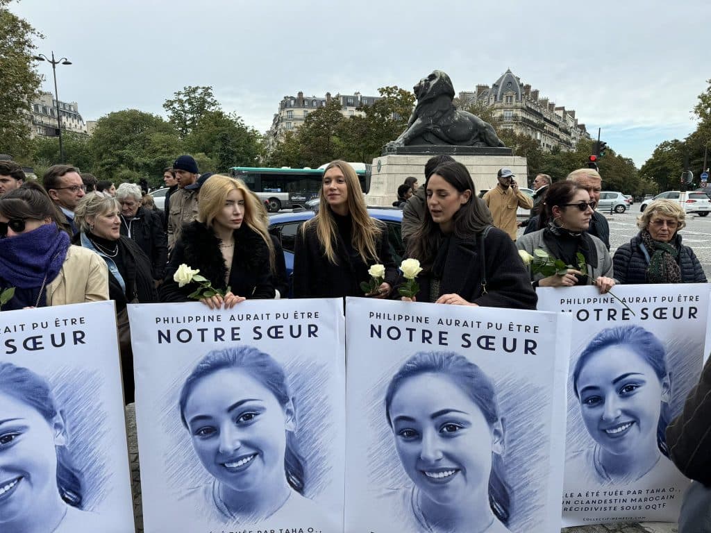 « Elle s’est fait égorger, martyriser… La justice ne fait rien » Les femmes prennent la parole avec émotion lors de l’hommage à Philippine