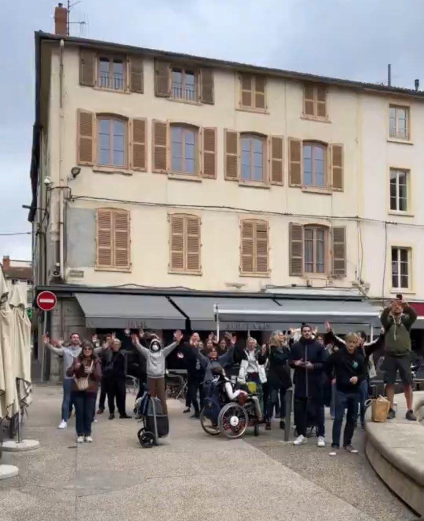 Vienne (38) : une minute de silence pour Philippine perturbée par le collaborateur d’un député LFI et des militants d’extrême gauche