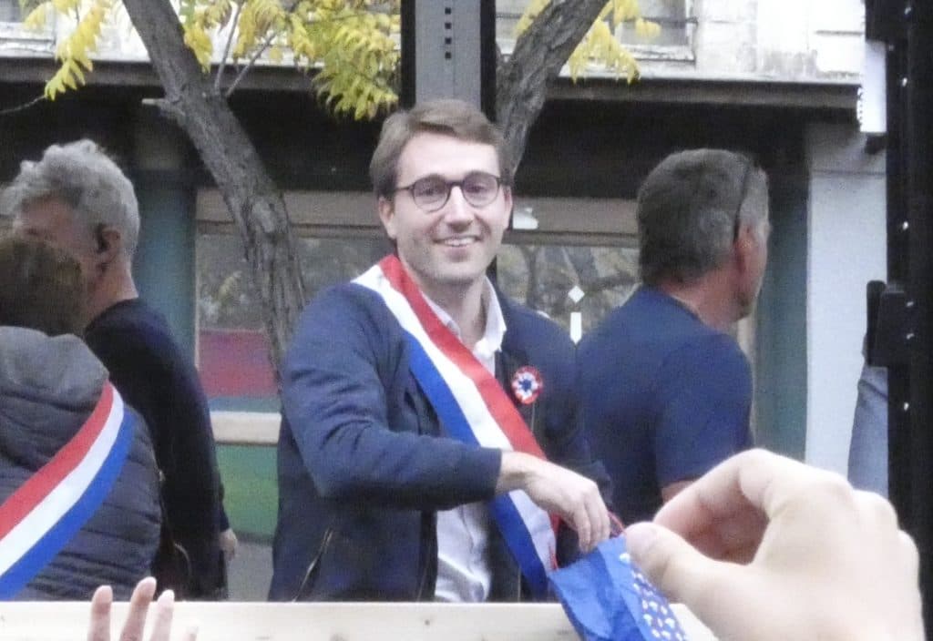 Le député LFI Antoine Léaument se ridiculise en confondant une marque de vêtements et un symbole nazi