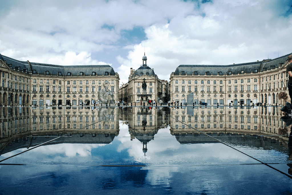 Bordeaux : un homme sous OQTF écroué pour des agressions au couteau