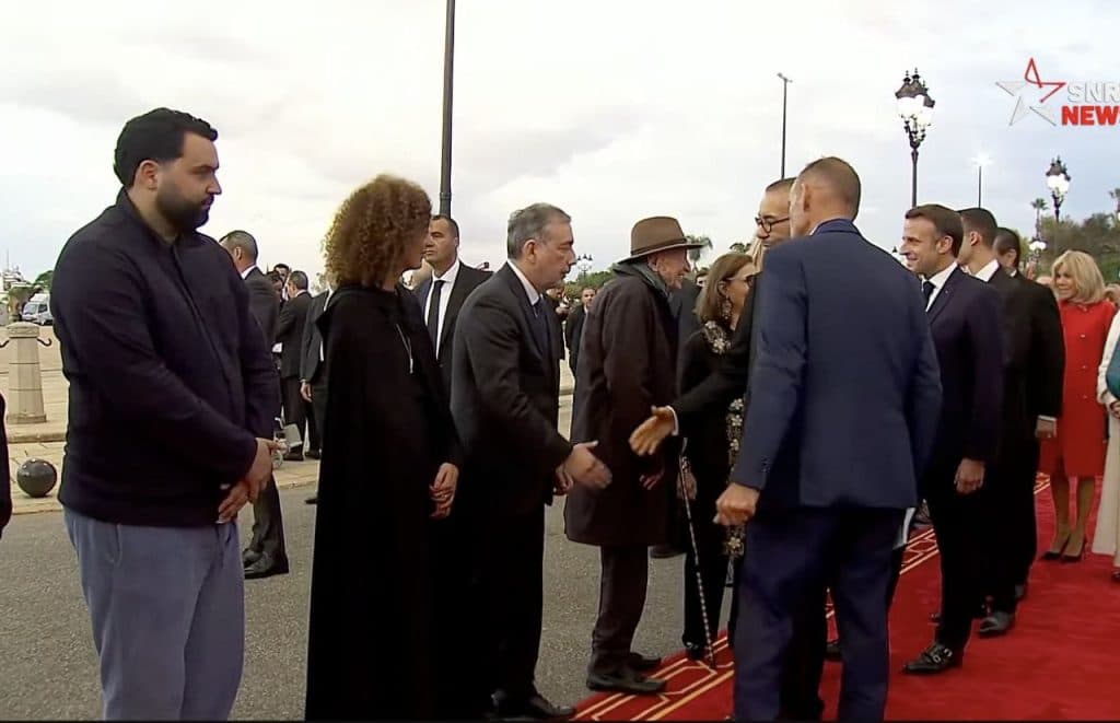 Yassine Belattar, en jogging baskets, intègre la délégation d’Emmanuel Macron au Maroc et fait polémique