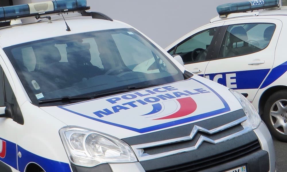 Un adolescent de 15 ans arrêté à Évry après une course-poursuite : un policier blessé