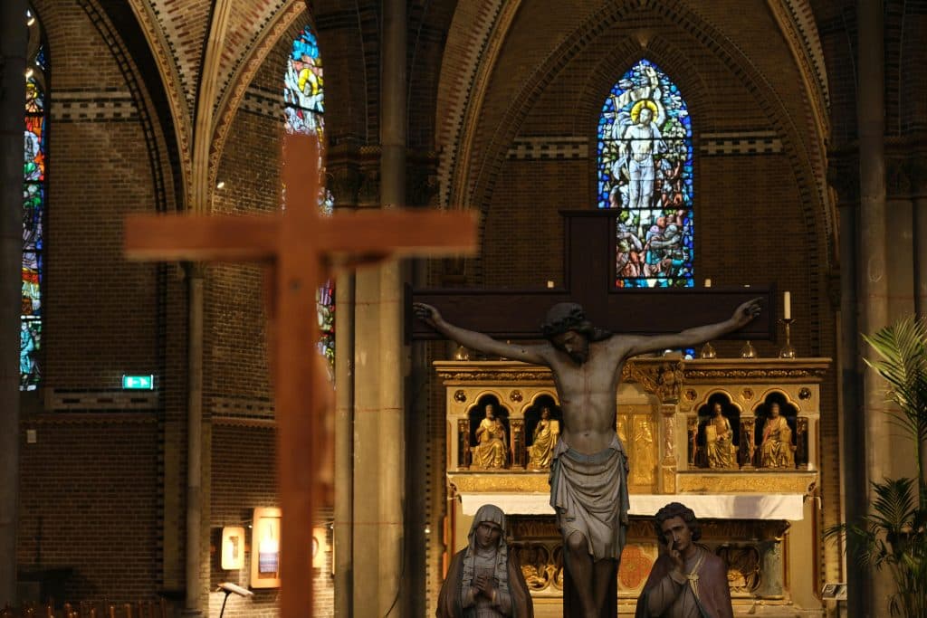 Le retour en force du catholicisme traditionnel chez les jeunes Français