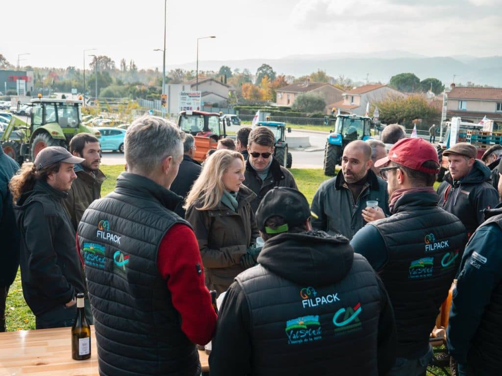 Tain-l’Hermitage : Marion Maréchal présente sur le blocage des Jeunes agriculteurs