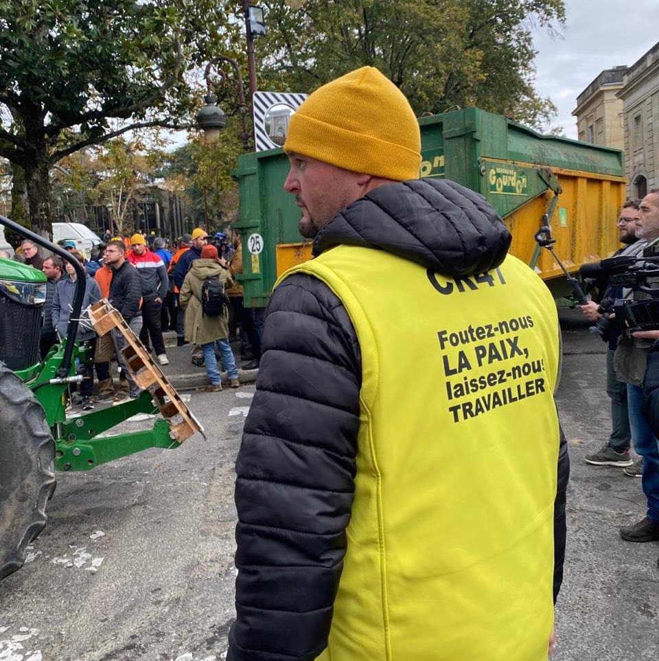 EN DIRECT – Les agriculteurs devant la préfecture d’Agen, Frontières est sur place