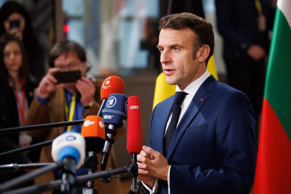 « Ils sont complètement cons » : Macron insulte les décideurs haïtiens