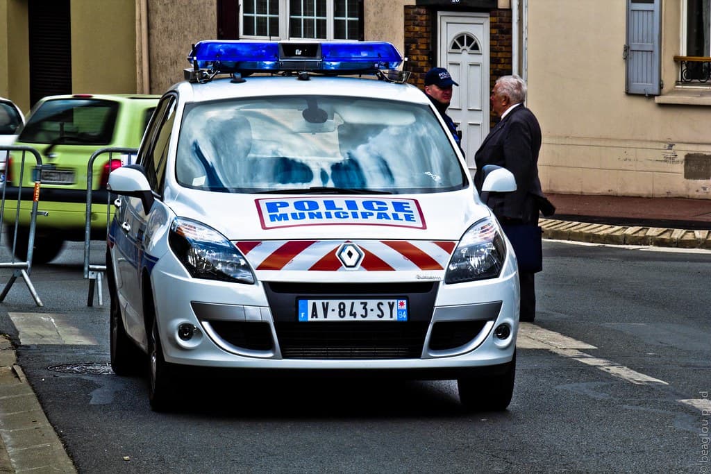 Castres : un jeune homme poignardé à la sortie d’une boîte de nuit, ses agresseurs voulaient « égorger un Français » selon sa mère