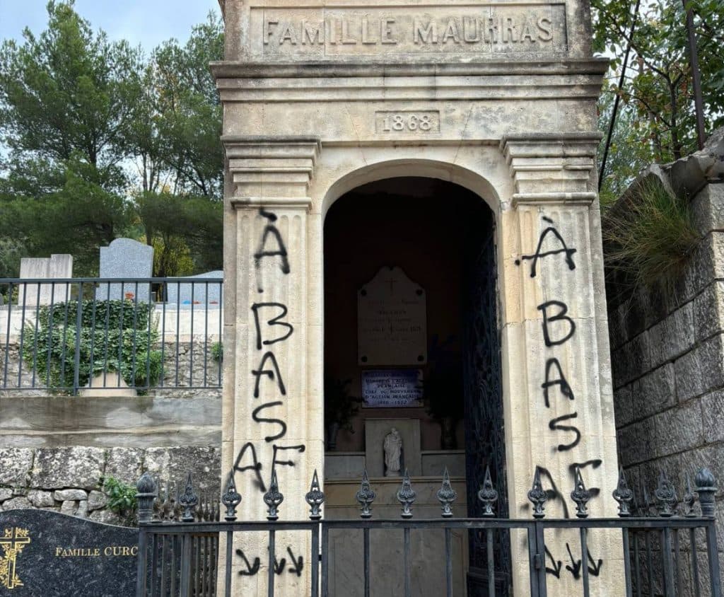 La tombe de Charles Maurras vandalisée par l’extrême gauche à Roquevaire