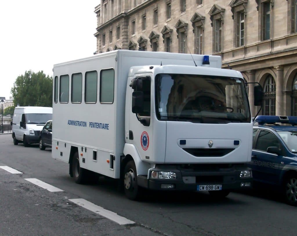 Projet d’attentat au Mans : un adolescent de 16 ans mis en examen et placé en détention provisoire