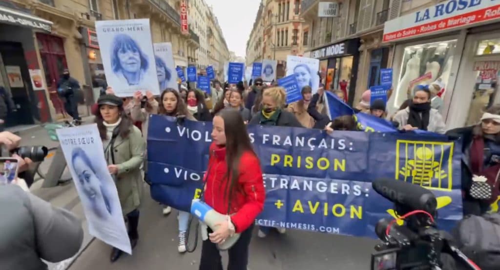 EN DIRECT – Un cortège de 80 militantes Némésis participe à la manifestation Nous Toutes de Paris