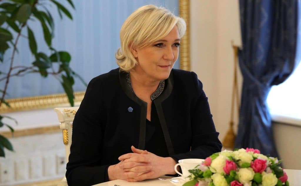 Marine Le Pen et le budget 2025 : une opposition ferme au cœur d’une potentielle crise politique