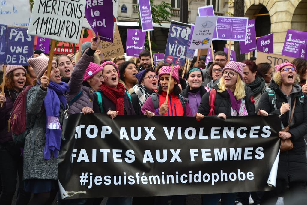 Comment les Français perçoivent-ils les violences sexistes et sexuelles des personnalités publiques ?