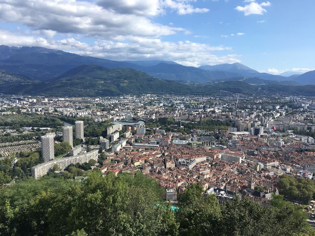 Grenoble : un homme écroué pour avoir séquestré et violé sa cousine de 13 ans