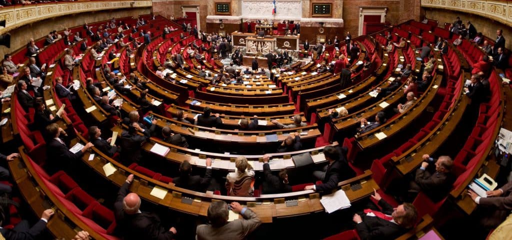 Guillaume Kasbarian appelle au rassemblement politique : une ouverture qui étonne