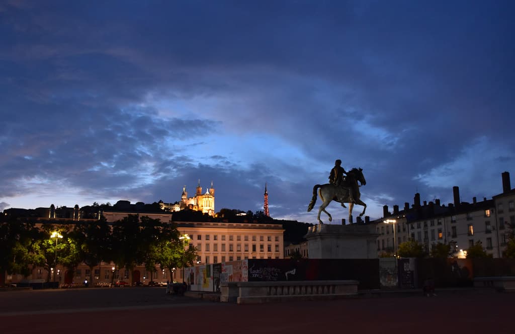 Lyon : pillages et tirs de mortiers après l’annulation de l’événement d’un influenceur