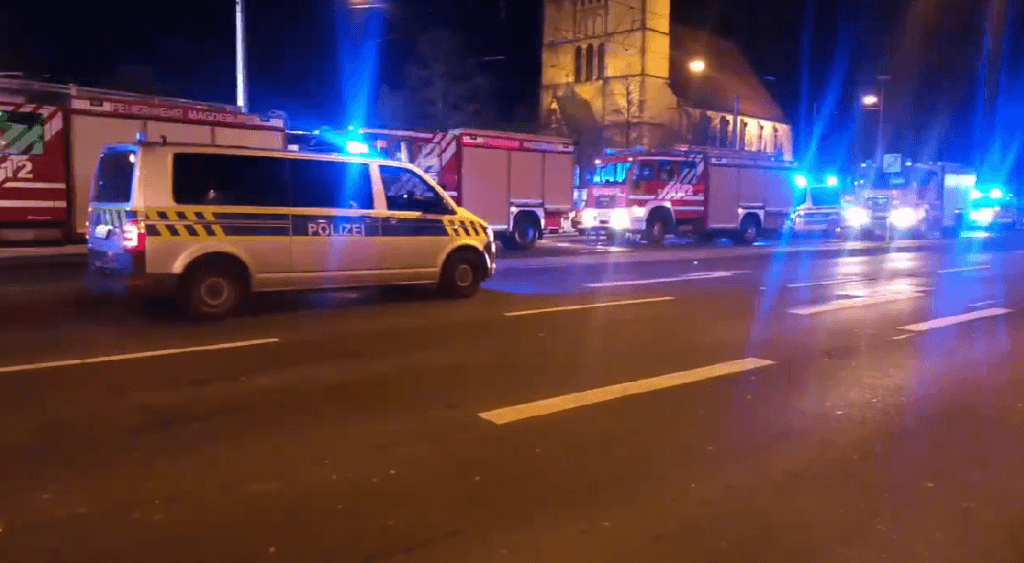 FLASH : une voiture fonce sur la foule du marché de Noël de Magdebourg en Allemagne, plus de 60 blessés et des morts annoncés