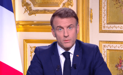 « Nous avons devant nous 30 mois » : Emmanuel Macron persiste et écarte une éventuelle démission